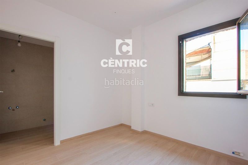 Foto 20ea1a42-a7c3-4ad7-babd-3030cc5a94c9. Casa adossada a Barri del Centre Terrassa