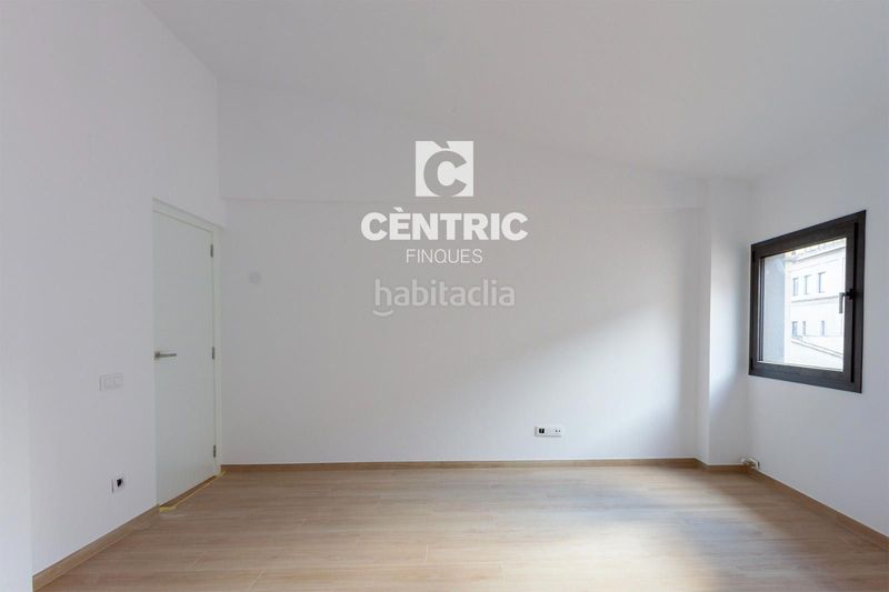 Foto f440f01d-de20-489d-9cd7-c7fcec50f98a. Casa adossada a Barri del Centre Terrassa