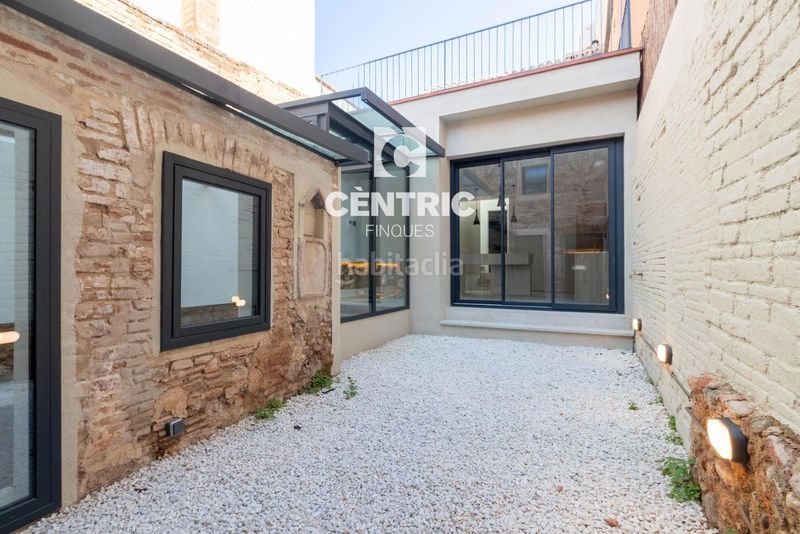Foto ebdd457b-6010-4540-b126-7a7993f5c5d4. Casa amb calefacció aparcament a Barri del Centre Terrassa