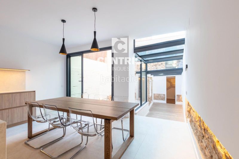 Foto f296da7a-0e2f-4e34-837b-b33d00e987d6. Casa amb calefacció aparcament a Barri del Centre Terrassa