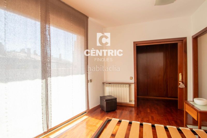 Foto 12619173-a416-4085-a4ad-f84f33a3ed6f. Casa adossada amb calefacció a Centre Sabadell