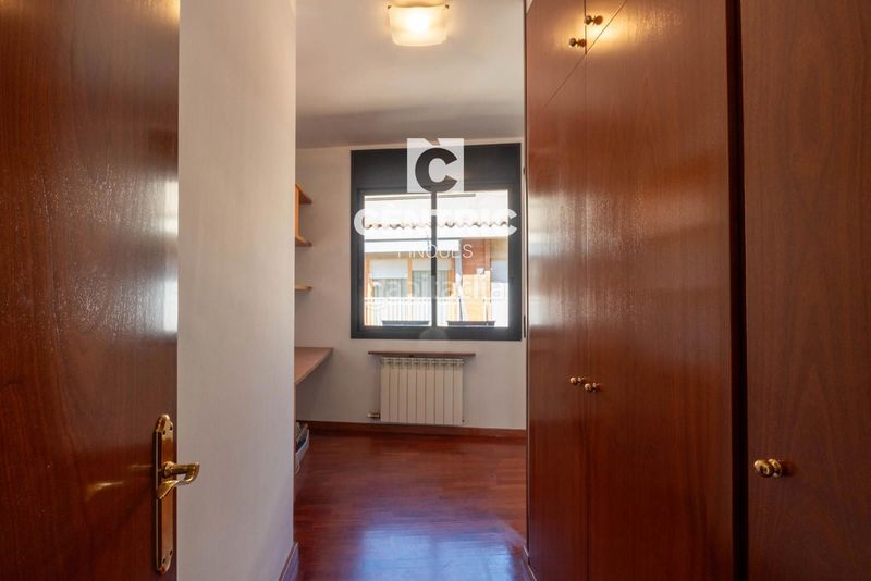 Foto 2ef8c71f-8d1b-4ca3-b345-b47bb15c4937. Casa adossada amb calefacció a Centre Sabadell