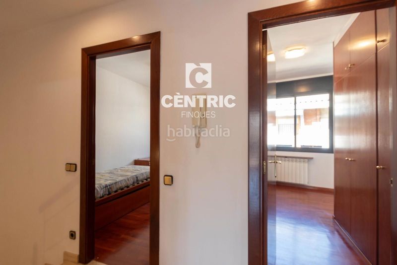 Foto 2fd5d4f9-6b61-4090-92ce-b192827551a0. Casa adossada amb calefacció a Centre Sabadell