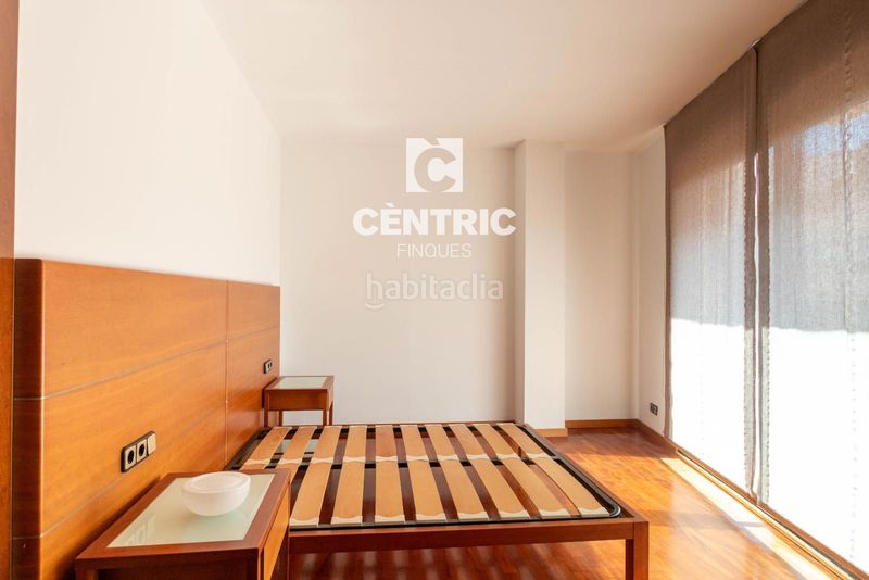 Foto 41fe0780-22ed-4687-a352-32663b318940. Casa adossada amb calefacció a Centre Sabadell