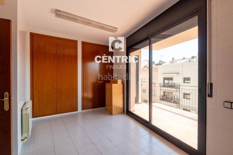 Foto 4eb60e12-57e4-4f87-9f92-47a623816747. Casa adossada amb calefacció a Centre Sabadell