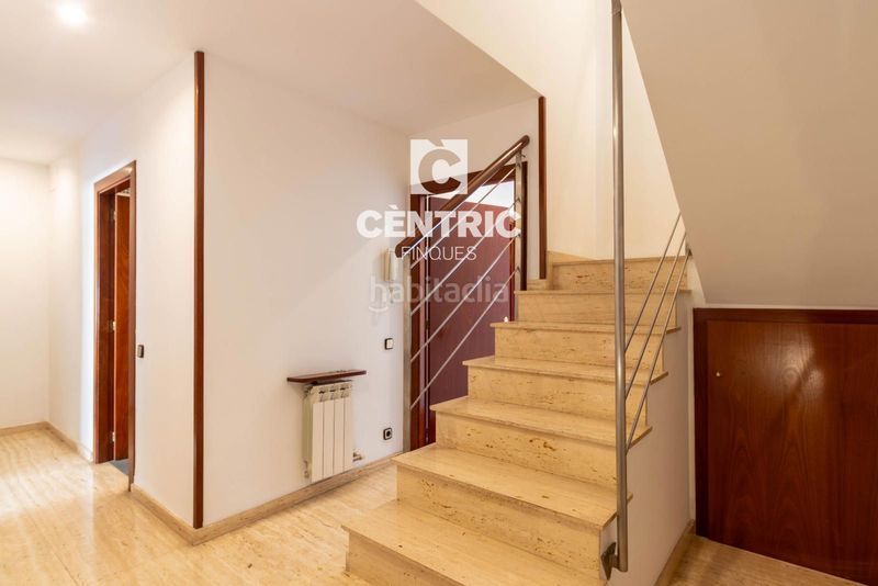 Foto 66b437da-f6b6-4223-b52e-eecf851fcd17. Casa adossada amb calefacció a Centre Sabadell