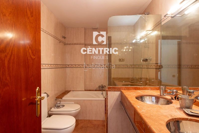 Foto 69553f99-d635-4f15-aba1-625fc28a6f01. Casa adossada amb calefacció a Centre Sabadell