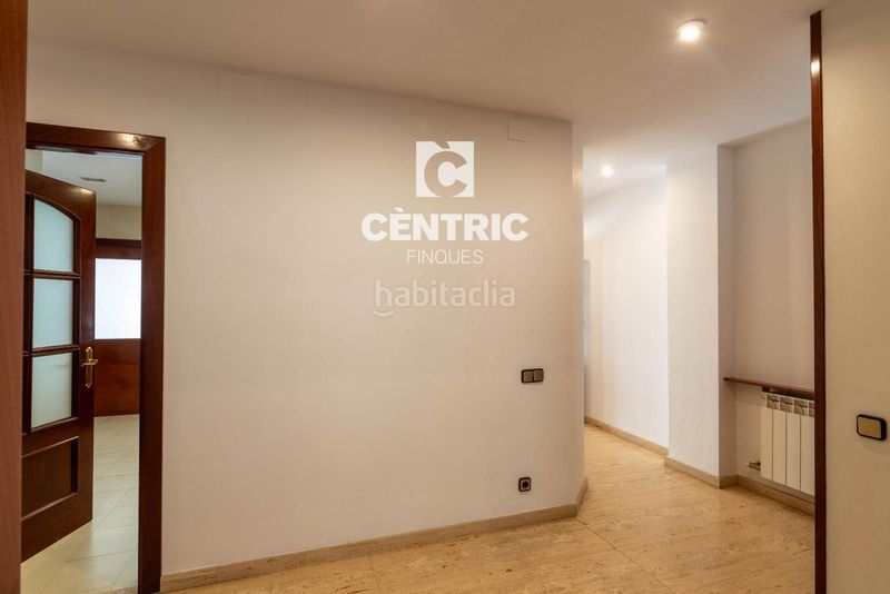 Foto 6b9de319-6546-4252-911e-e3c121668117. Casa adossada amb calefacció a Centre Sabadell