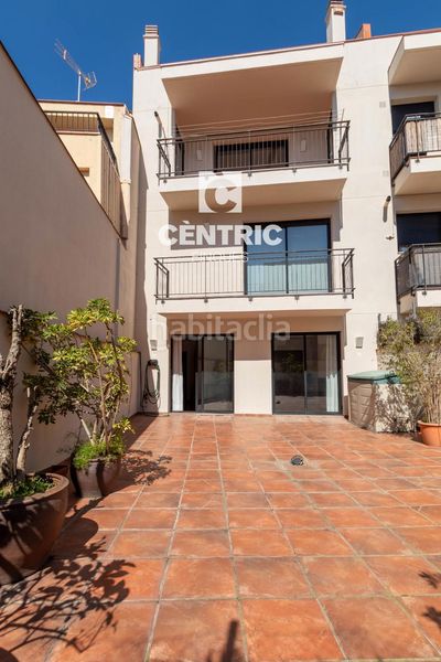 Foto 82ae2e5e-389e-4802-87af-78abc9869a31. Casa adossada amb calefacció a Centre Sabadell