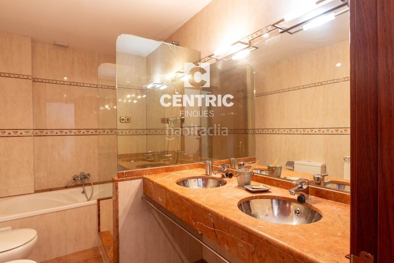 Foto 8c4ef7fe-83b7-4129-8371-f47e376f94e5. Casa adossada amb calefacció a Centre Sabadell