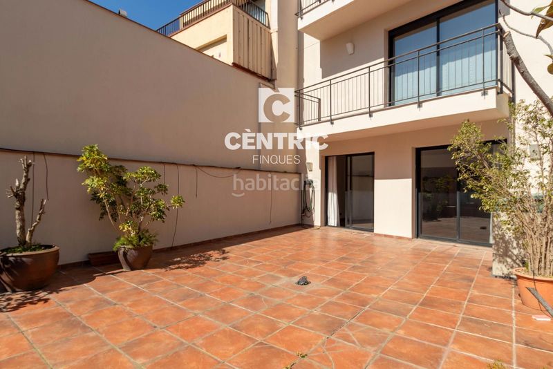 Foto b6bb7c16-668e-4f9d-b18e-aa8a543d3fb1. Casa adossada amb calefacció a Centre Sabadell