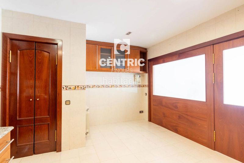 Foto d2a17bc6-8bc8-47d4-8411-09a3e22462bf. Casa adossada amb calefacció a Centre Sabadell