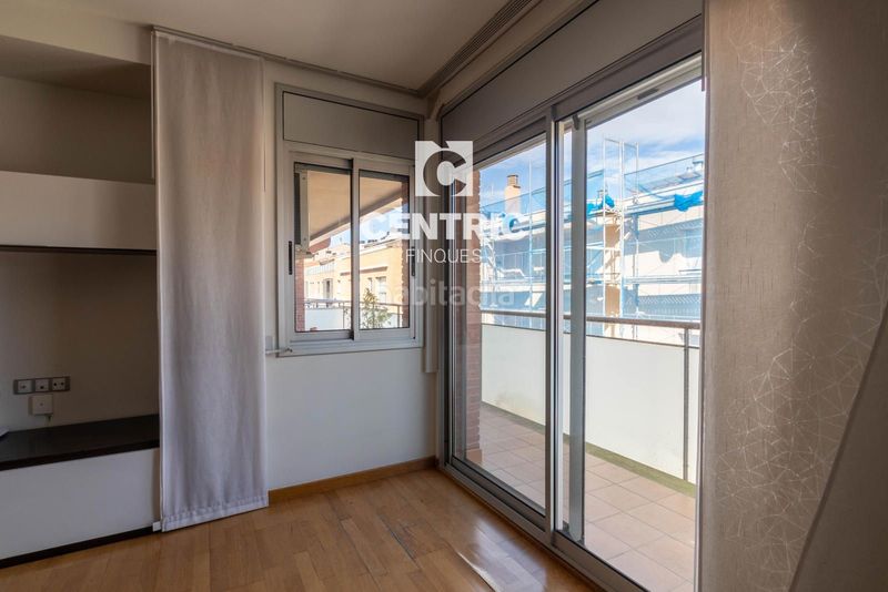 Foto 2ca84439-dbb2-473a-9d04-329b093973cc. Dúplex amb calefacció aparcament a San Pere Terrassa