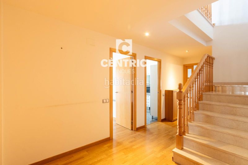 Foto 3e915075-6a35-4d17-839b-2a7e5be321e1. Dúplex amb calefacció aparcament a San Pere Terrassa