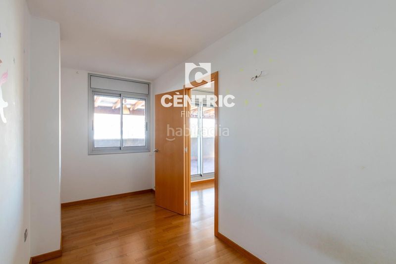 Foto a5aaf7b3-8d0e-4245-ba2f-16722ef21f7e. Dúplex amb calefacció aparcament a San Pere Terrassa