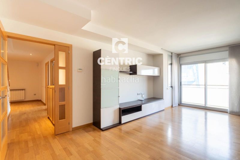 Foto b2435b17-7562-4e23-954d-3ad52fd5c1b6. Dúplex amb calefacció aparcament a San Pere Terrassa