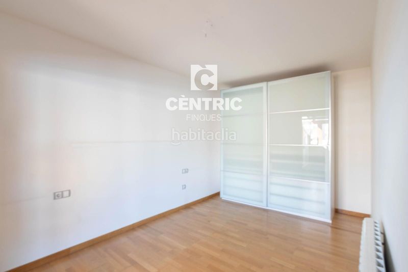 Foto d4cd63d2-9d02-4b86-a6a3-29a08f607540. Dúplex amb calefacció aparcament a San Pere Terrassa