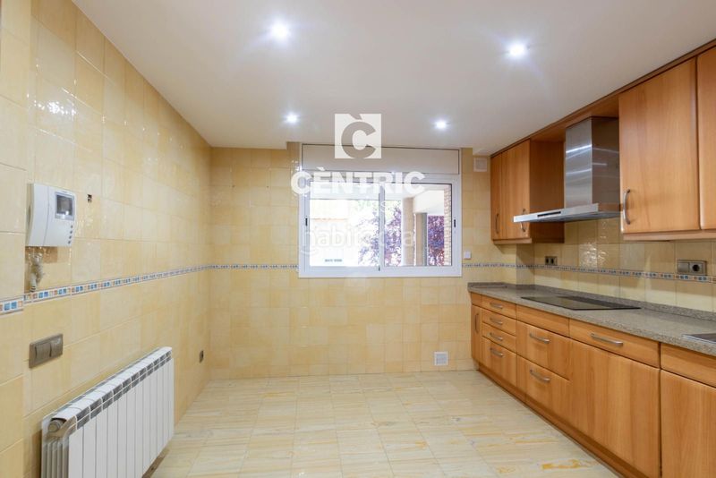 Foto 1144e5a1-5f54-4e6a-8b07-eff373e88013. Casa amb calefacció aparcament piscina a Eixample - Can Bogunyà Castellar del Vallès