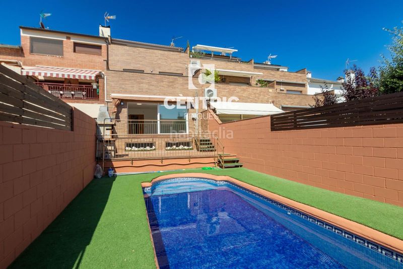 Foto 25a7f91e-bb69-4848-8280-5430bc174fd8. Casa amb calefacció aparcament piscina a Eixample - Can Bogunyà Castellar del Vallès