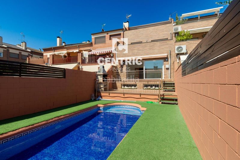 Foto 3d5af711-d1a3-4150-9c35-db4b0223ca7d. Casa amb calefacció aparcament piscina a Eixample - Can Bogunyà Castellar del Vallès