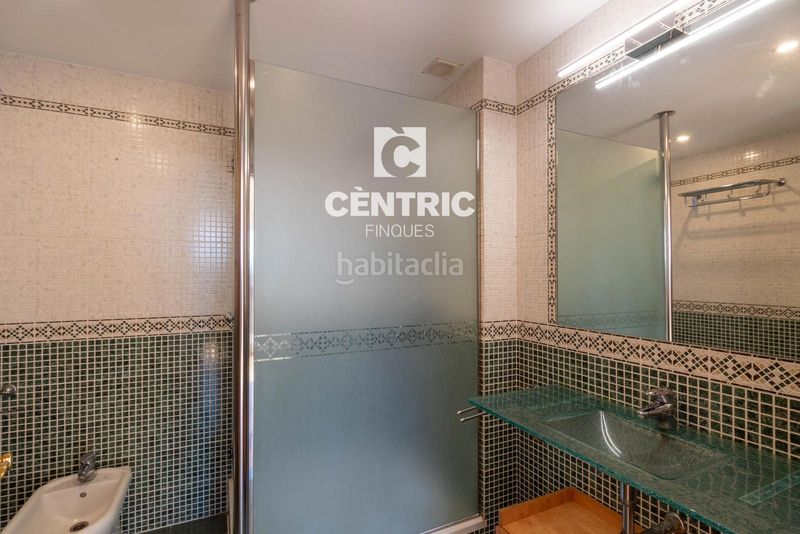 Foto 52a02604-a4ce-485d-8330-e3c3d5b9af5d. Casa amb calefacció aparcament piscina a Eixample - Can Bogunyà Castellar del Vallès