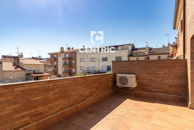 Foto 8ddf6ba2-b5da-4085-b6ac-46899205c6a8. Casa amb calefacció aparcament piscina a Eixample - Can Bogunyà Castellar del Vallès