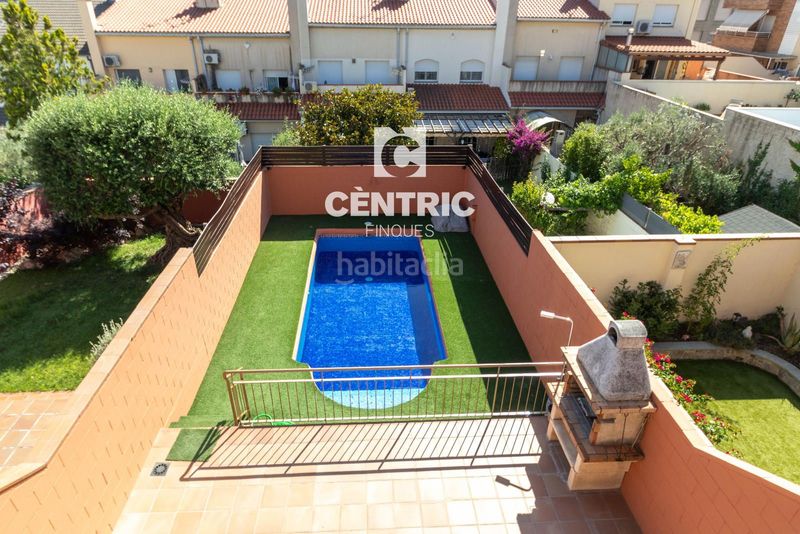 Foto cde28346-87a9-41d0-9f0e-692d6dea6e33. Casa amb calefacció aparcament piscina a Eixample - Can Bogunyà Castellar del Vallès