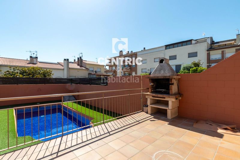 Foto e34add2d-f68d-474f-8158-a11b3b983bd8. Casa amb calefacció aparcament piscina a Eixample - Can Bogunyà Castellar del Vallès