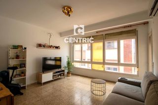 Pis a Collblanc. Piso de 4 habitaciones en una calle muy tranquila de collblanc