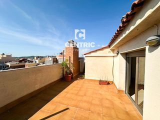 Location Duplex à Barri del Centre. Dúplex de cuatro habitaciones en paseo de les lletres
