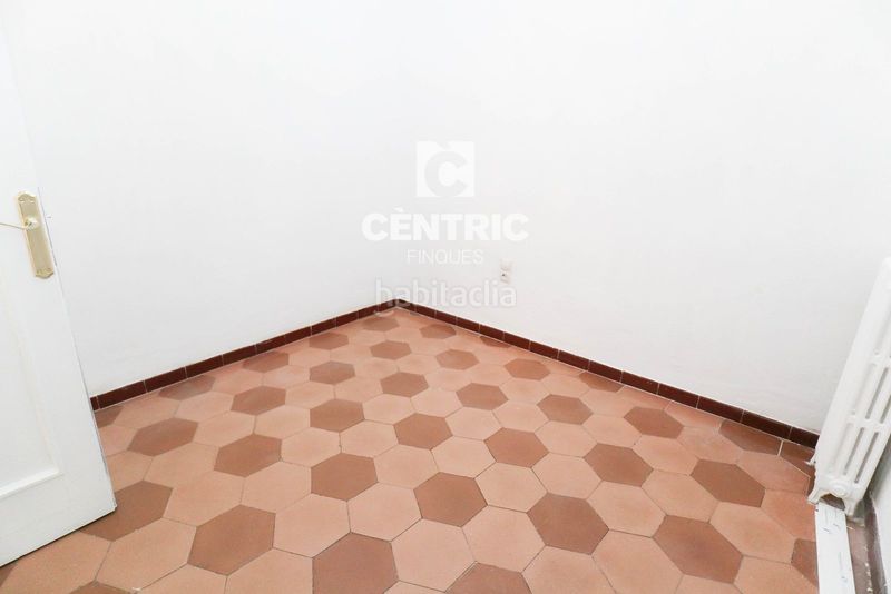 Foto 104641eb-4be4-4dc0-b460-cd4af7ff8920. Rent flat with heating in Barri del Centre Terrassa