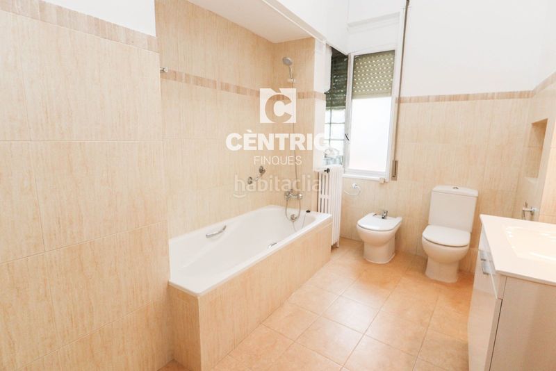 Foto 83e09c0c-25f4-4e8c-a6b8-ebf3810c01f4. Rent flat with heating in Barri del Centre Terrassa