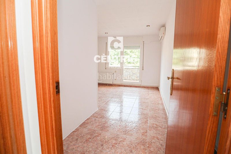 Foto ae8c3187-99f9-47c1-8867-c2b7e3383d35. Lloguer dúplex amb calefacció aparcament a Barri del Centre Terrassa