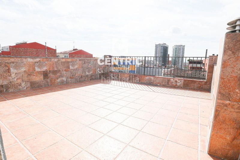 Foto c5a72cea-e04b-4bcb-889c-05a17b35c346. Rent duplex with heating parking in Barri del Centre Terrassa