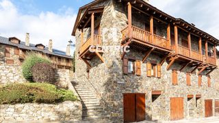 Semi detached house in Ger. Casa en la pleta de saga