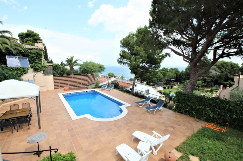 Foto 5c09a628-3d29-42da-adda-1ff90bd9f059. Xalet amb xemeneia calefacció aparcament piscina a Begur