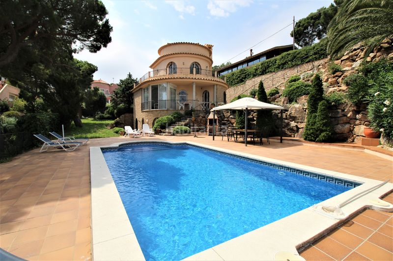 Foto 87592185-60c8-4a61-a320-a24691c5f56d. Xalet amb xemeneia calefacció aparcament piscina a Begur