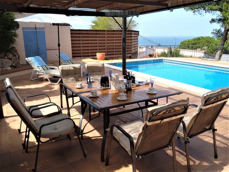Foto f724d64c-2d44-4e05-816c-55a9d41d627c. Xalet amb xemeneia calefacció aparcament piscina a Begur