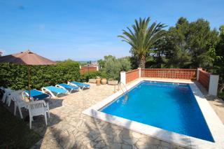 Casa aparellada  Urbanitzacio mas tomasi dalt -masos. Casa pareada con piscina privada