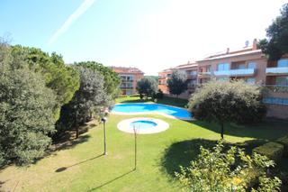 Apartament a Pals. Ático dúplex con piscina comunitaria y garaje privado