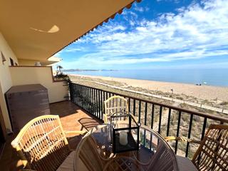 Appartement  Carrer del ponent. Apartamento en primera línea de playa con vistas al mar
