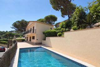 Chalet  Carrer del mestral. Casa a 5 minutos de la playa con piscina y garaje