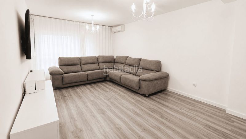 Foto dc7af412-7535-47ec-92a6-0d14e1502bd3. Casa adossada amb aparcament a Centro Almazora / Almassora