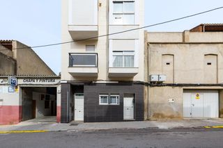 Piso en Calle teatro 34. Piso con 2 habitaciones con ascensor