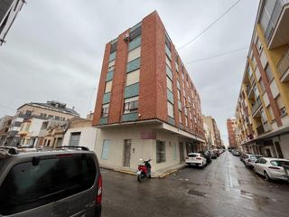 Piso en Calle de jesús y maría 1. Piso con 4 habitaciones