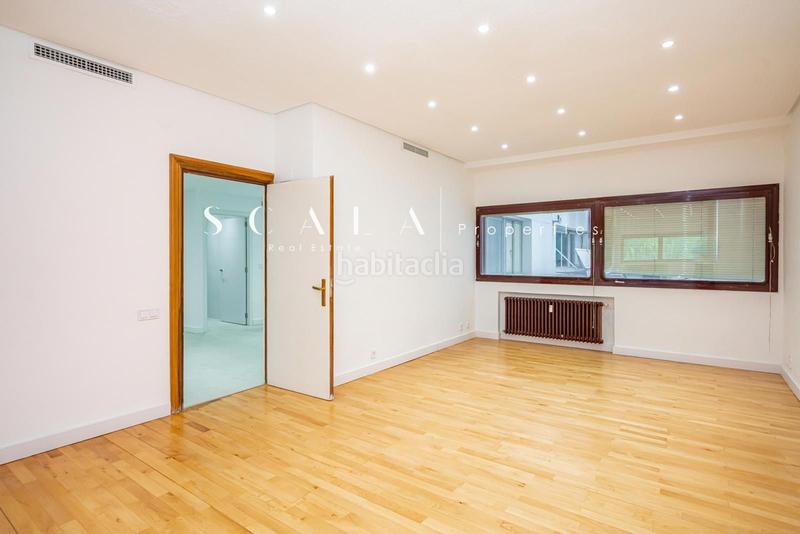 Foto 1156035b-fbd6-4b5a-a8d0-2da55dfb02ed. Rent flat with heating parking in Castillejos-Cuzco Madrid