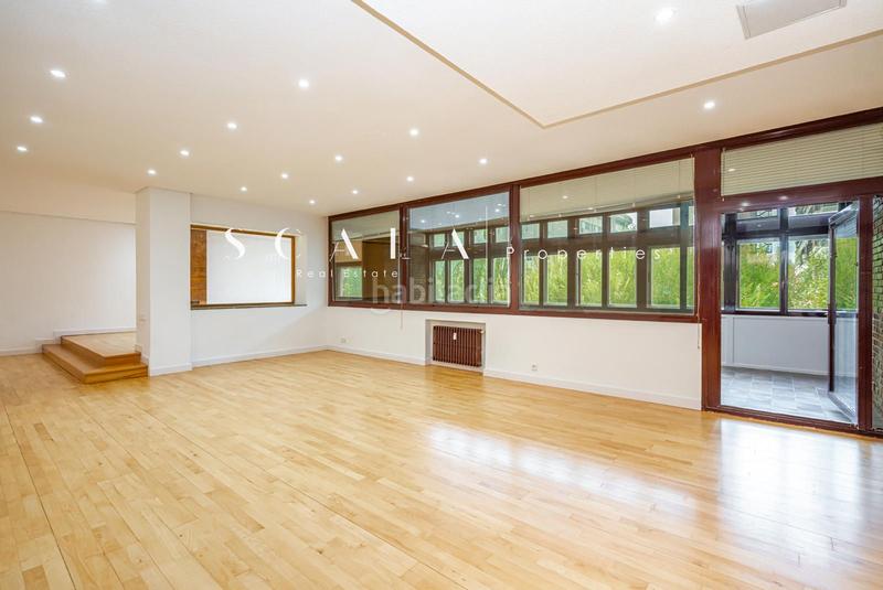 Foto 3296b398-b318-416a-9fb1-dfd182a36062. Rent flat with heating parking in Castillejos-Cuzco Madrid