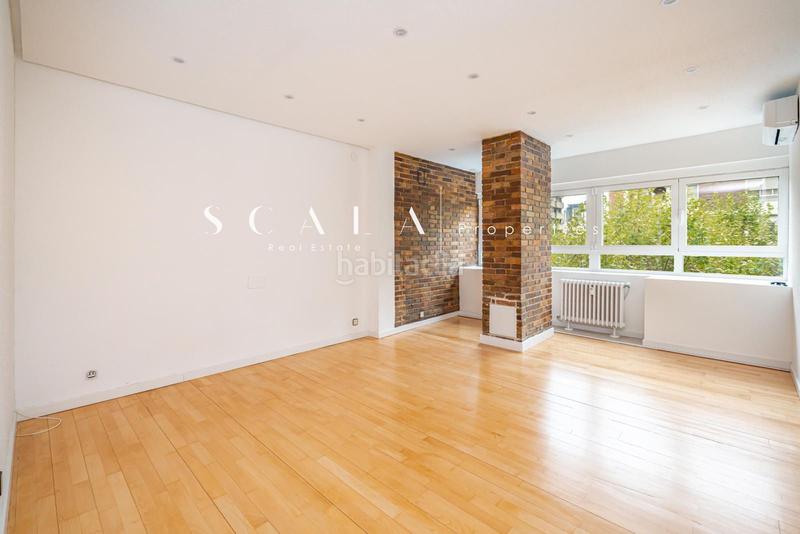 Foto 515d90cf-a302-427b-8ccf-3d3a50c2fb1f. Rent flat with heating parking in Castillejos-Cuzco Madrid