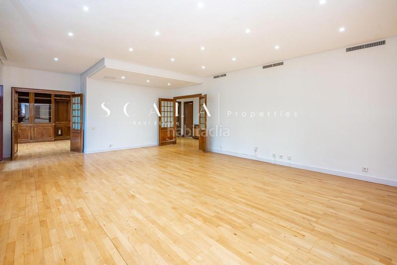 Foto cc78eaa5-661f-4990-aed1-cdebcab4c5bf. Rent flat with heating parking in Castillejos-Cuzco Madrid