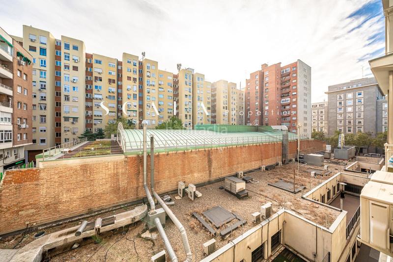 Foto 29fc19c8-74f2-4b92-a5ab-d458565c4066. Rent flat with heating parking in Castillejos-Cuzco Madrid